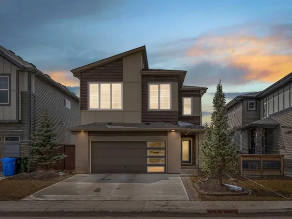 81 E Carringvue Mnr NW, Calgary, AB T3P 1L7