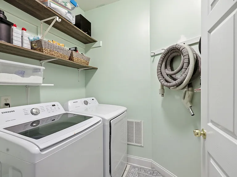 221 Black Forest Dr — Photo 29