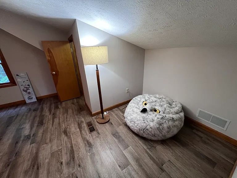 Upstairs bedroom.