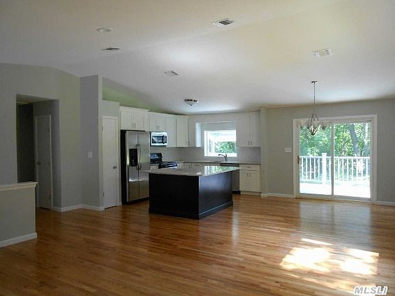 5th image of 59 Westchester Dr