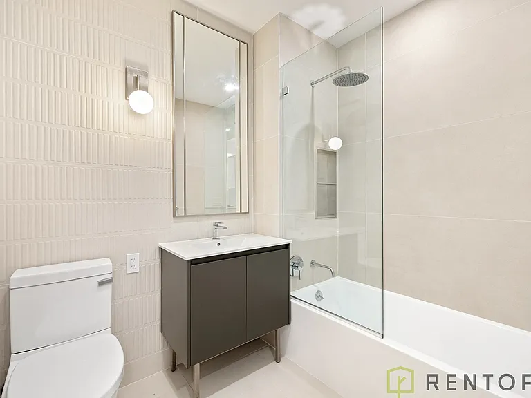 555 W 45th St #3F — Photo 5