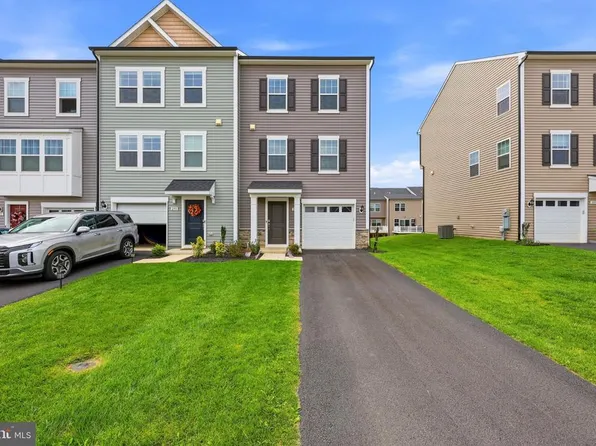 299 Aragon Dr, Charles Town, WV 25414