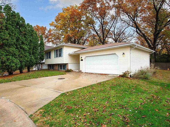 3rd image of 731 24th Avenue Ct