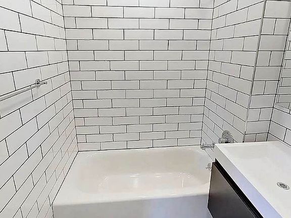 5th image of 814 Amsterdam Ave APT 8L