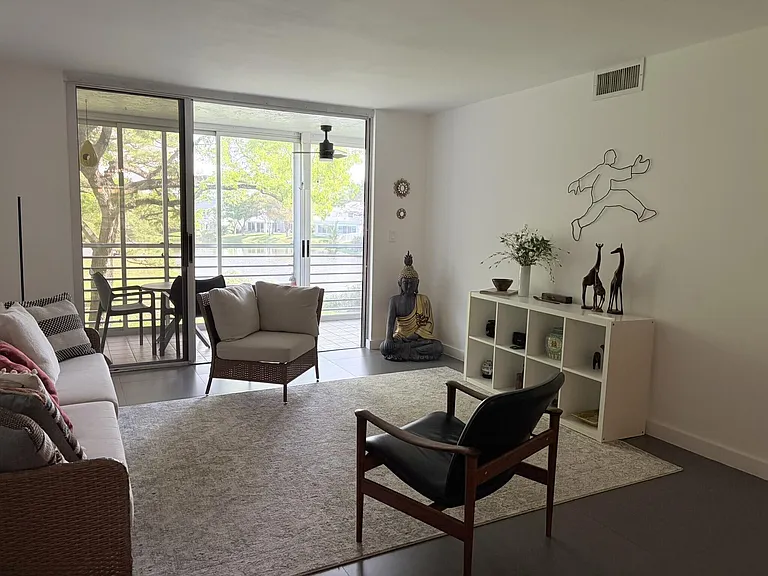 3503 Oaks Way #202 — Photo 4