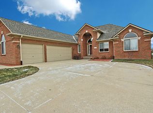 49132 Lehr Dr, Macomb, MI 48044