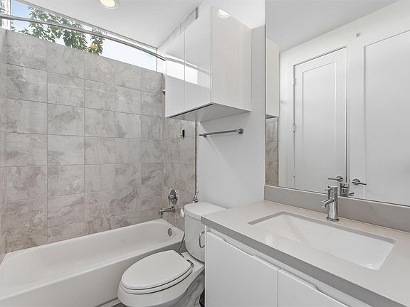 5th image of 1155 W 17th St