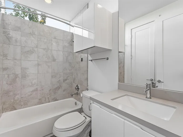 1155 W 17th St — Photo 5
