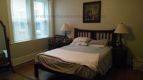 1st image of 31 1/2 Englewood Ave APT 2
