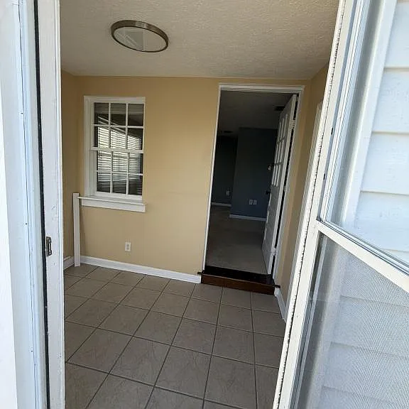 335 Massalina Dr — Photo 2