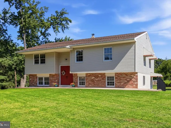 3901 Beth Dr, Collegeville, PA 19426