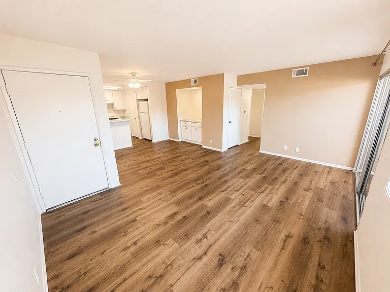 The Del Ciervo Apartments — Photo 31
