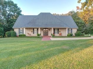 561 Sugar Berry Ln, Starkville, MS 39759