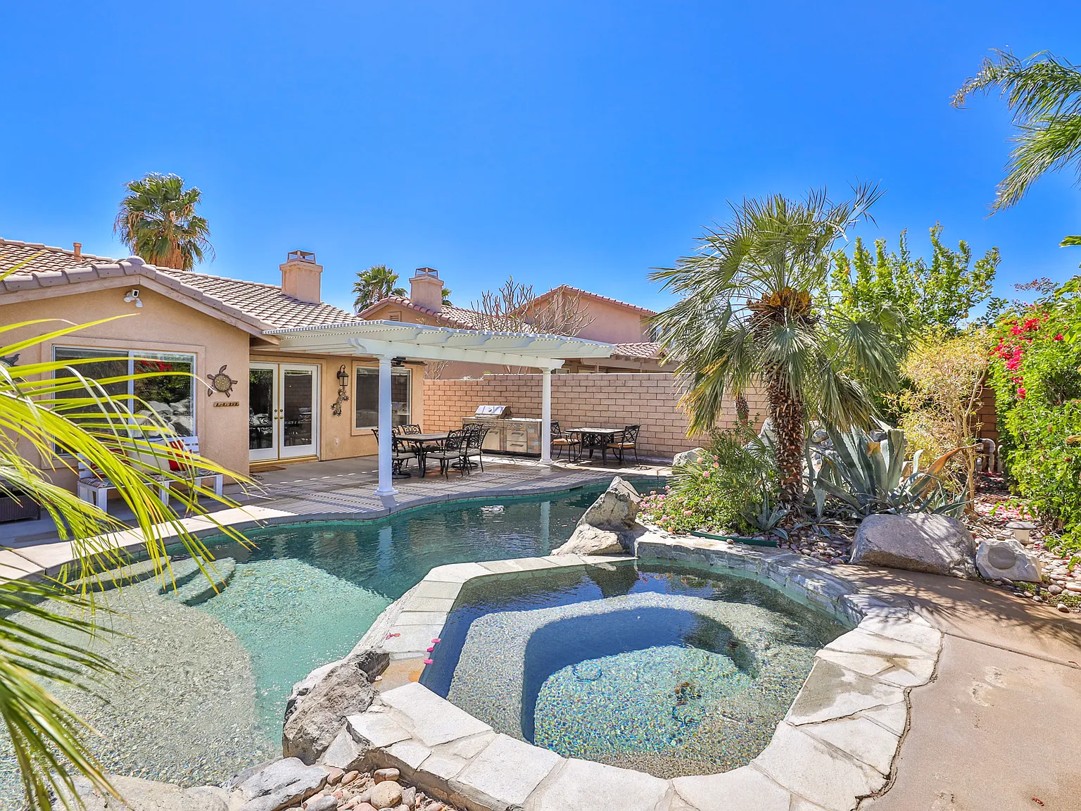 4 bed, 3000 sqft, $7,000 — Photo 2