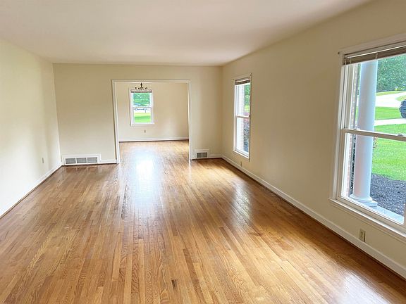 4th image of 300 Asbury Dr
