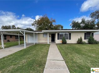 2106 E Walnut Ave, Victoria, TX 77901