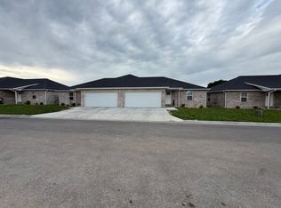 563-561 Goodman Dr, Bolivar, MO 65613