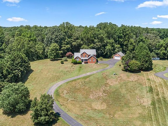 2nd image of 215 Hoile Ln