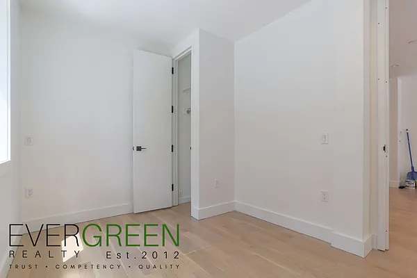 Rented by Pinn Realty | media 32