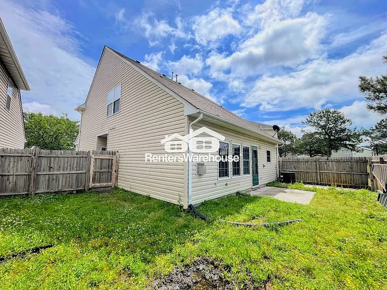 3711 Bay Cres — Photo 36