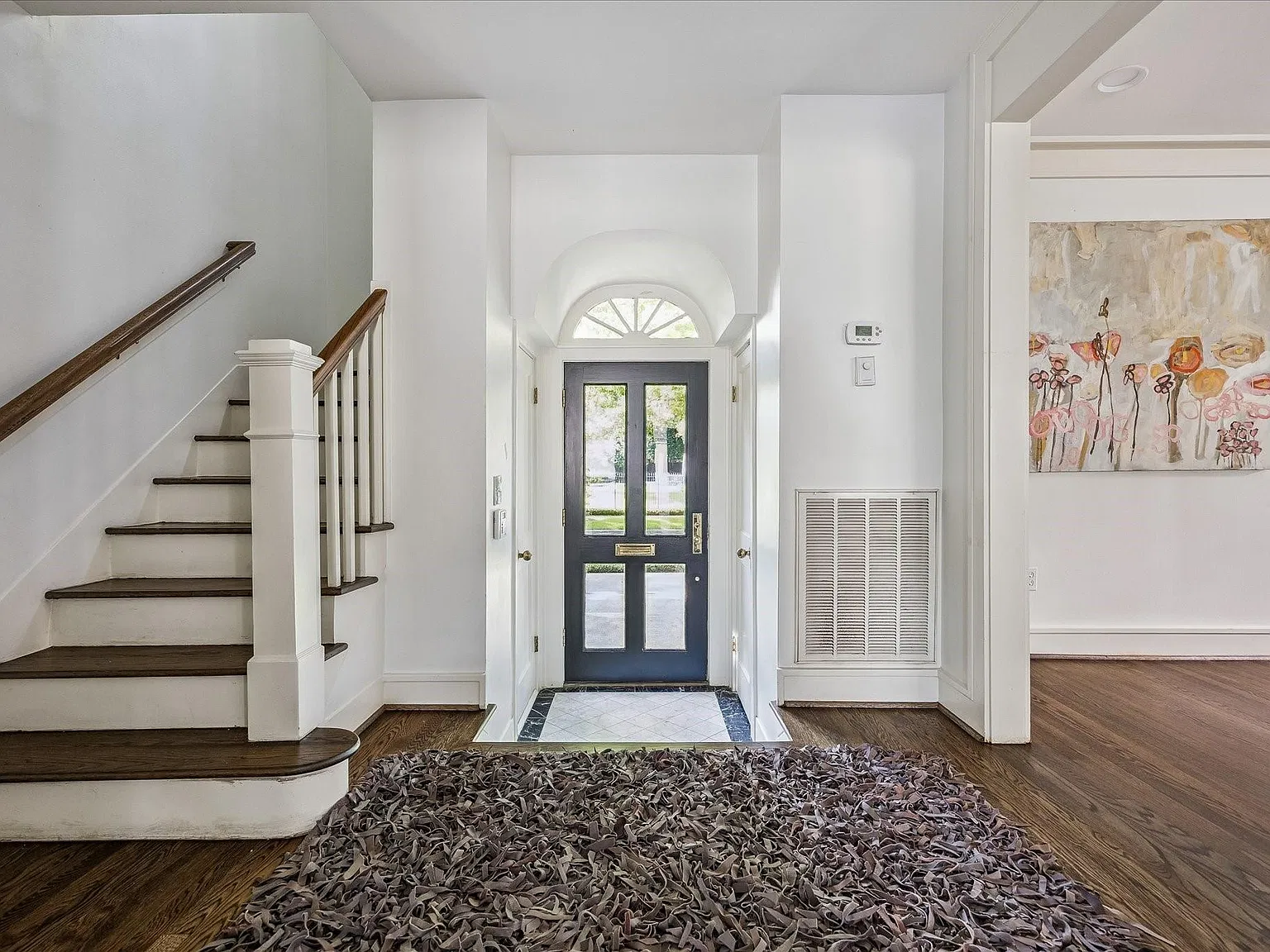 2 bed, 2.5 bath, 2500 sqft, $6,600 — Photo 2