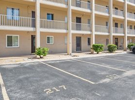 3592 Lake Bayshore Dr