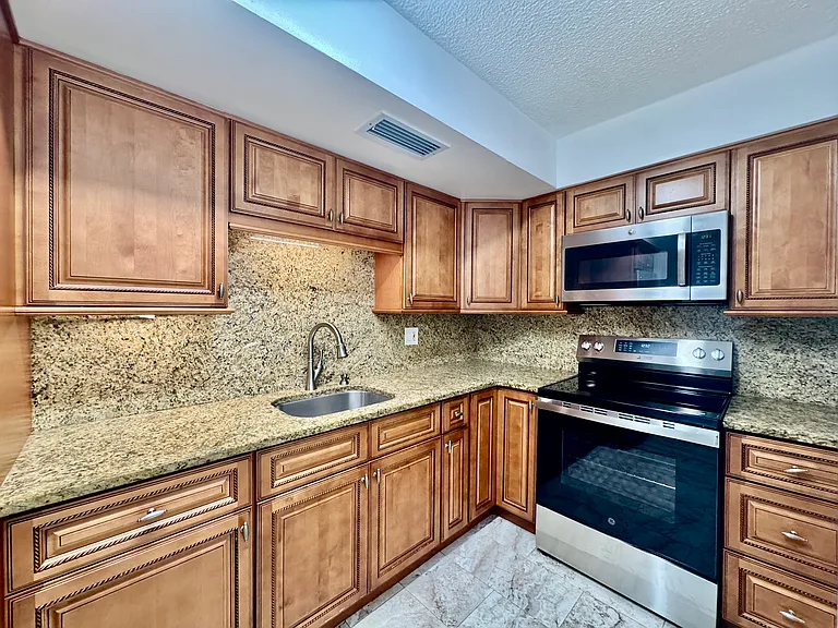 2727 N Atlantic Ave #110 — Photo 4
