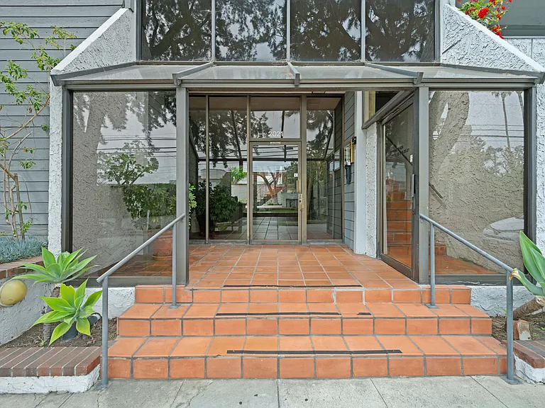 2021 California Ave #2 — Photo 16