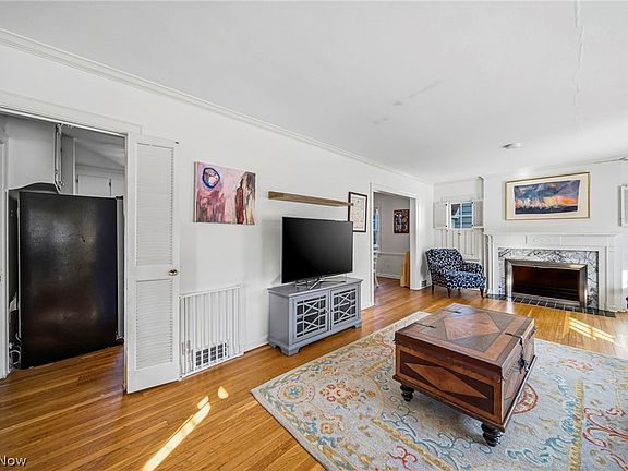 2nd image of 2476 Channing Rd