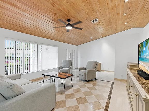 5th image of 10740 NW 19th Street