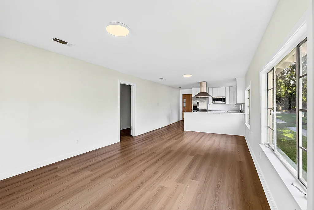 4 bed, 2100 sqft, $2,150 — Photo 3