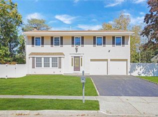51 Abbot Rd, Smithtown, NY 11787