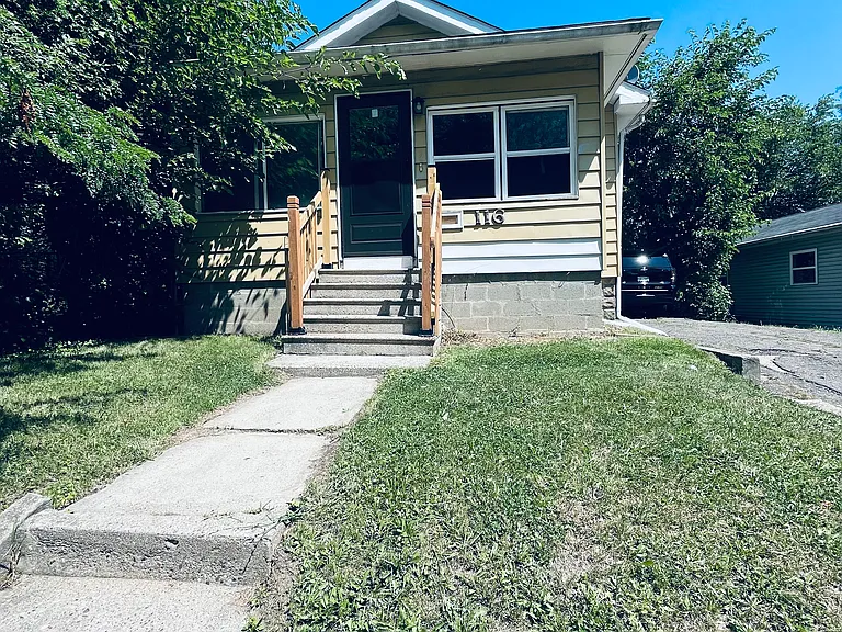 116 W Beverly Ave — Photo 2