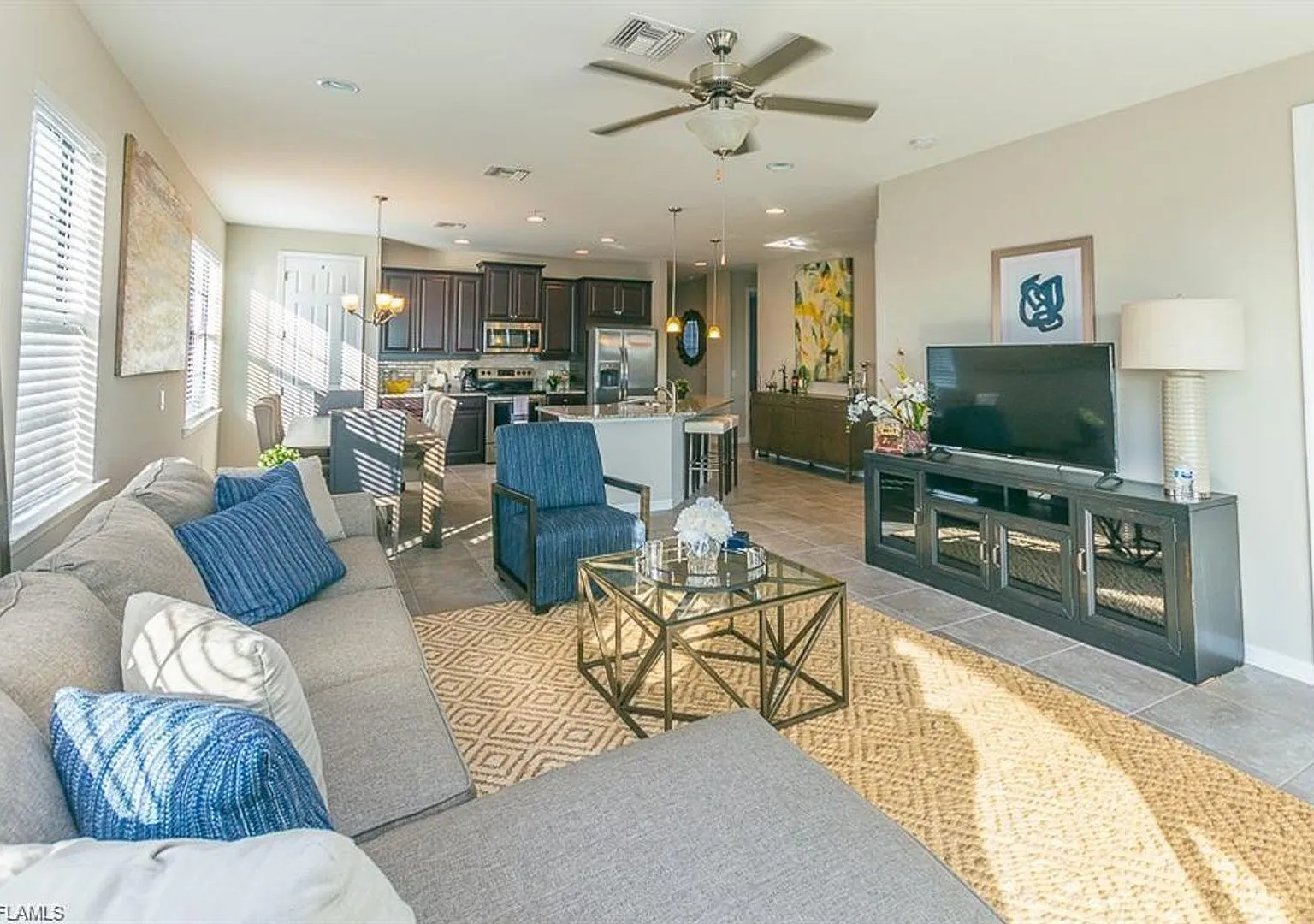 Brand new Construction Coach Home in Paloma Overlooking the Lake! — Photo 4
