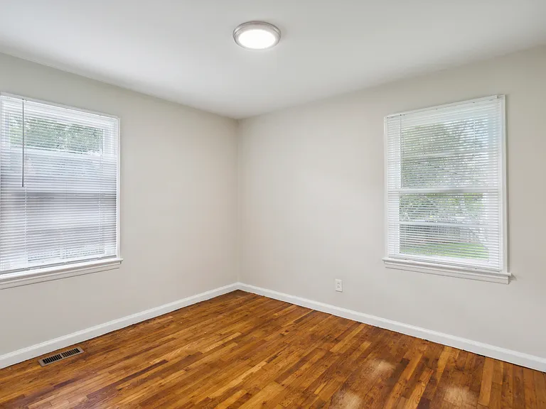 841 McLinden Ave SE — Photo 9