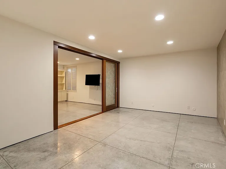 920 Skyline Dr — Photo 49