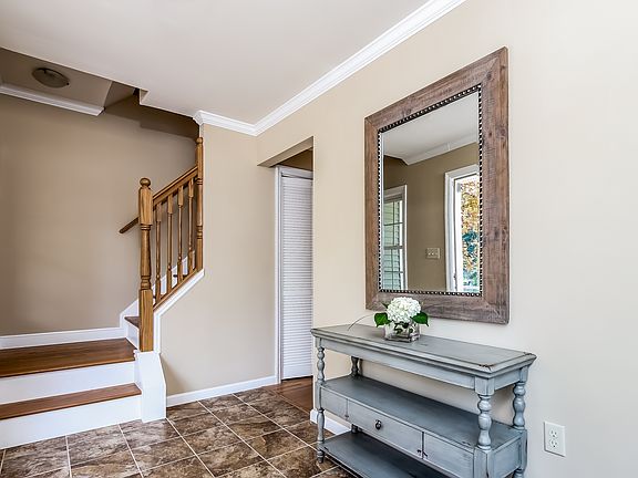 5th image of 211 Helena Ave
