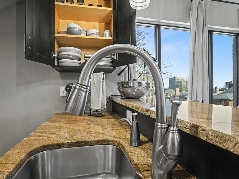 261 S Limestone St #304 — Photo 30