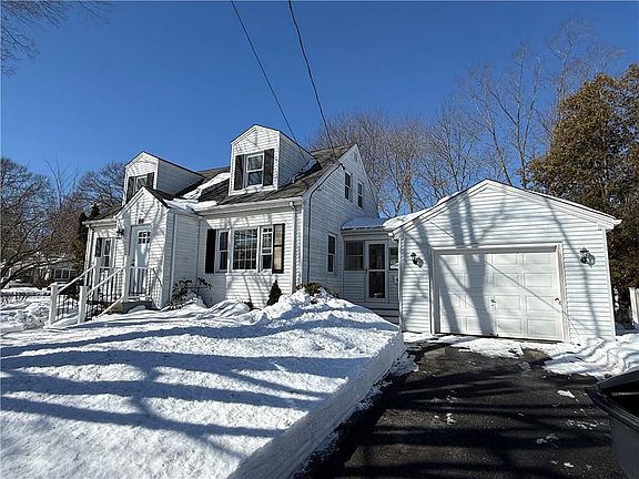 3rd image of 101 Farmland Rd