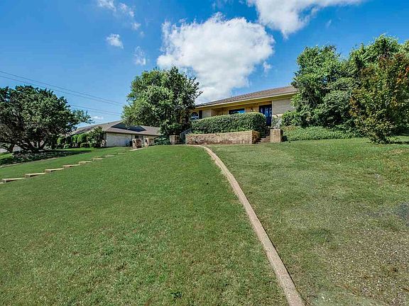 2nd image of 720 Clarence Dr