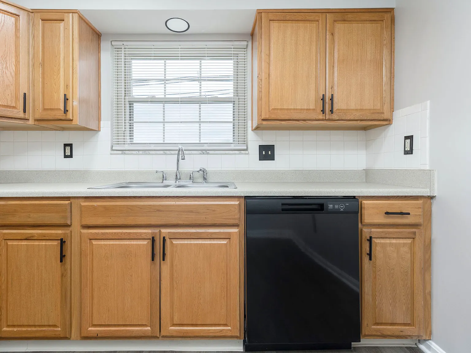 7400 6 Mile Lane - 13 (Unit 9) — Photo 2