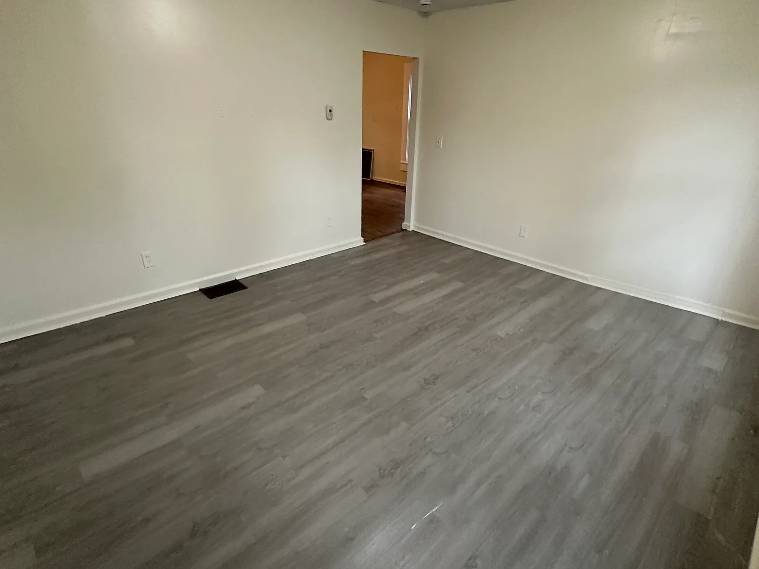 3 bed, 1100 sqft, $1,849 — Photo 4