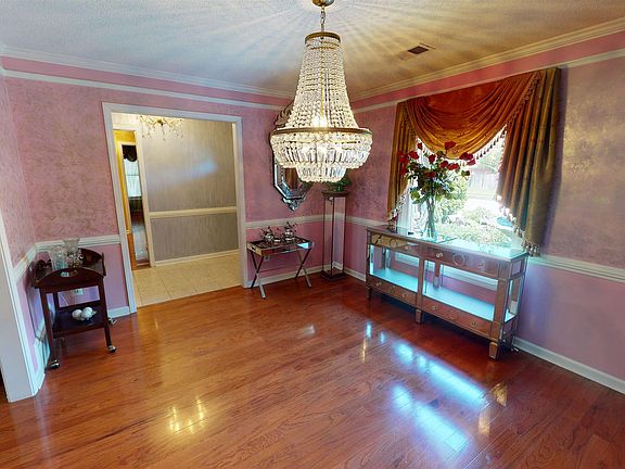 3rd image of 8815 Dewberry Ln