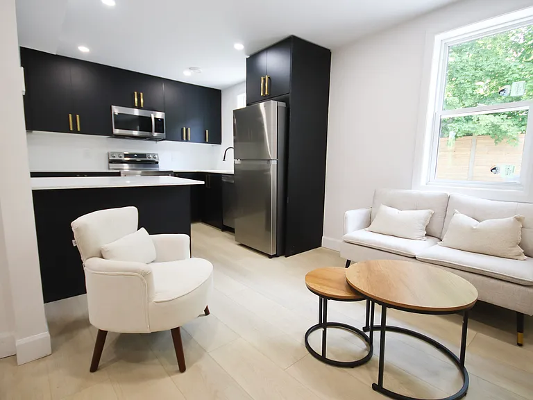 269 Madison Ave S #8 — Photo 1