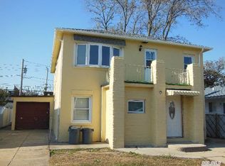 22 Parma Rd, Island Park, NY 11558