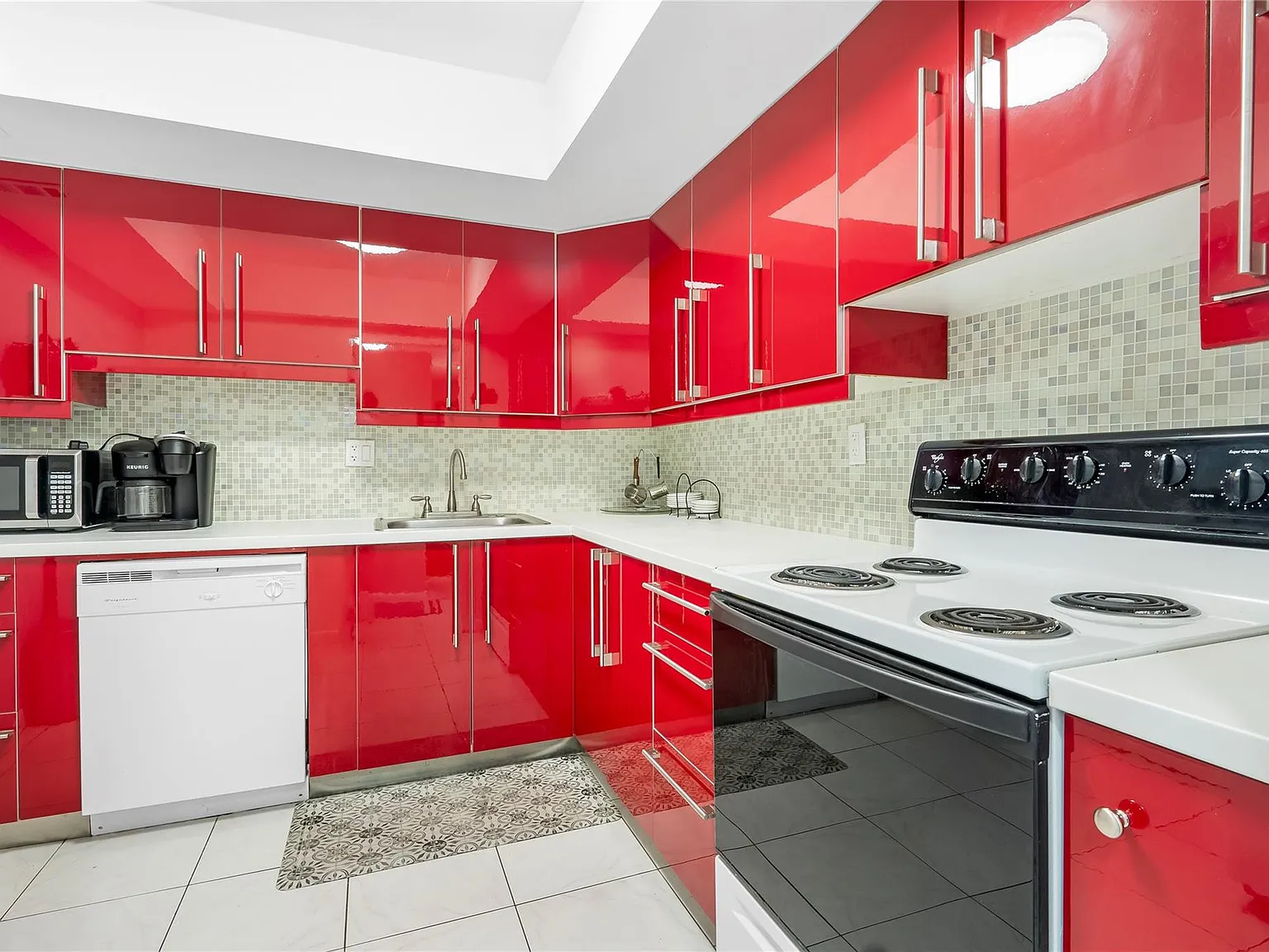 1 bed, 1.0 bath, 851 sqft, $2,300 — Photo 3