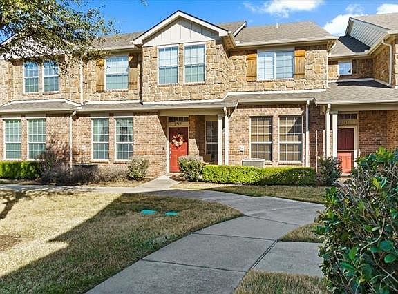 3rd image of 2747 Hyde Park Dr