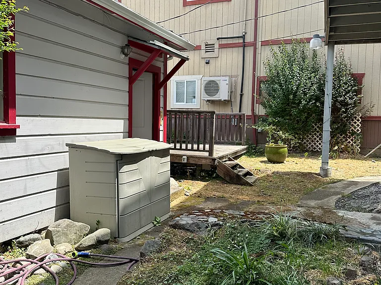 442 Maple Ln — Photo 9