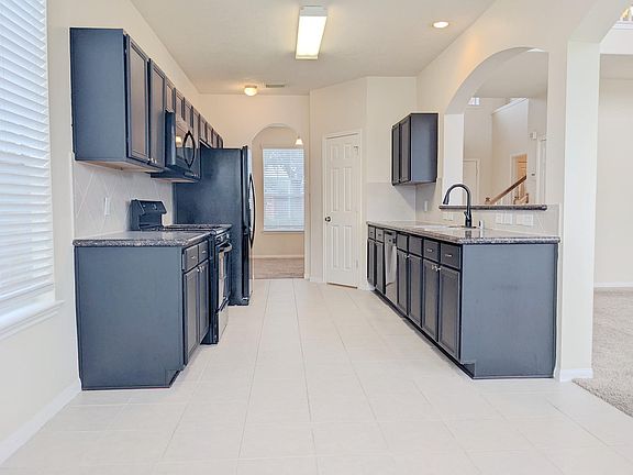 4th image of 11 Carmel Chase Ct