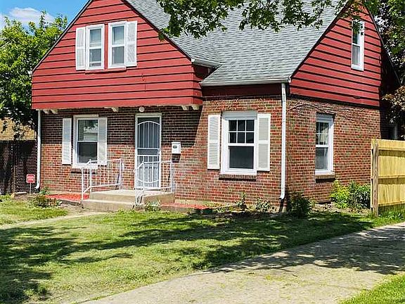 3rd image of 2223 Custer Ave